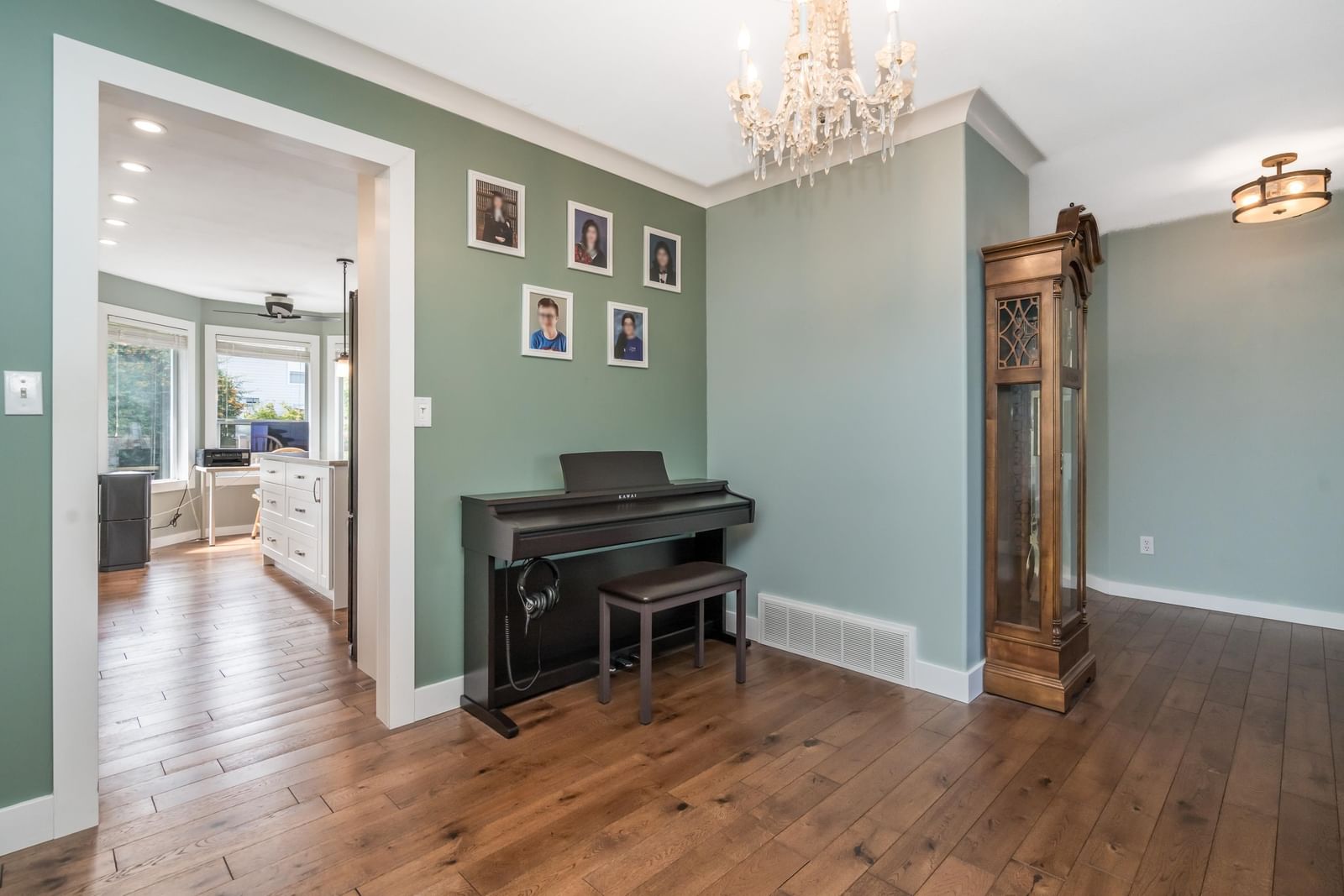 Listing Image 12