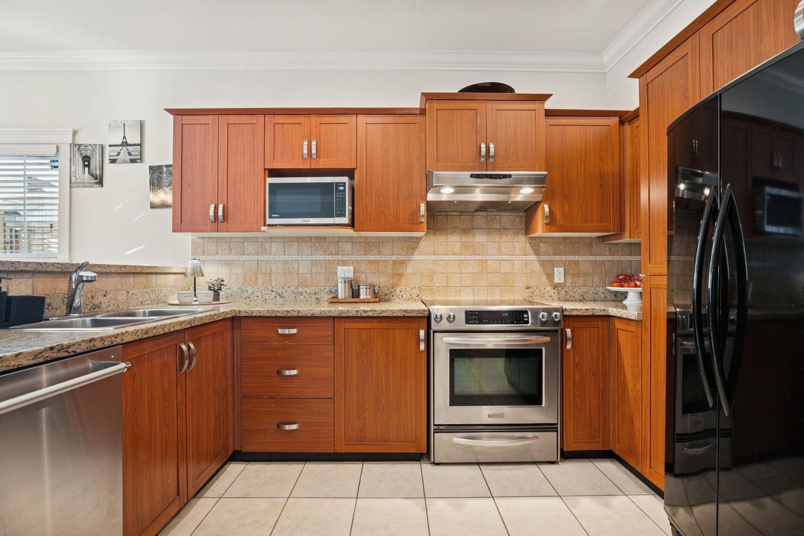 Listing Image 4