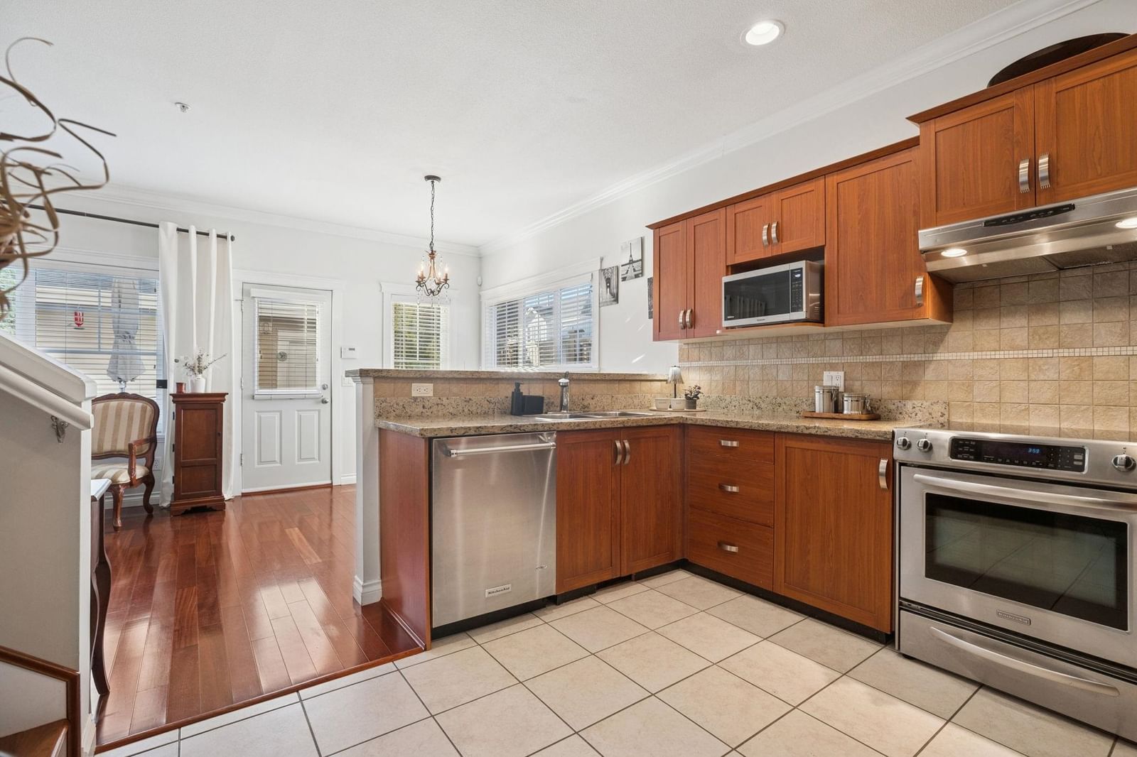 Listing Image 5