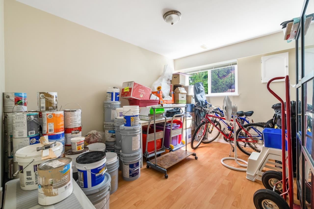 Listing Image 8