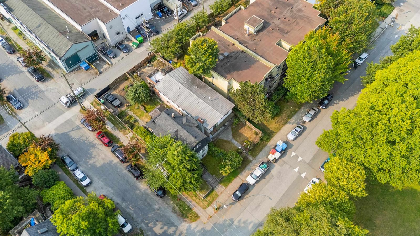 Listing Image 12