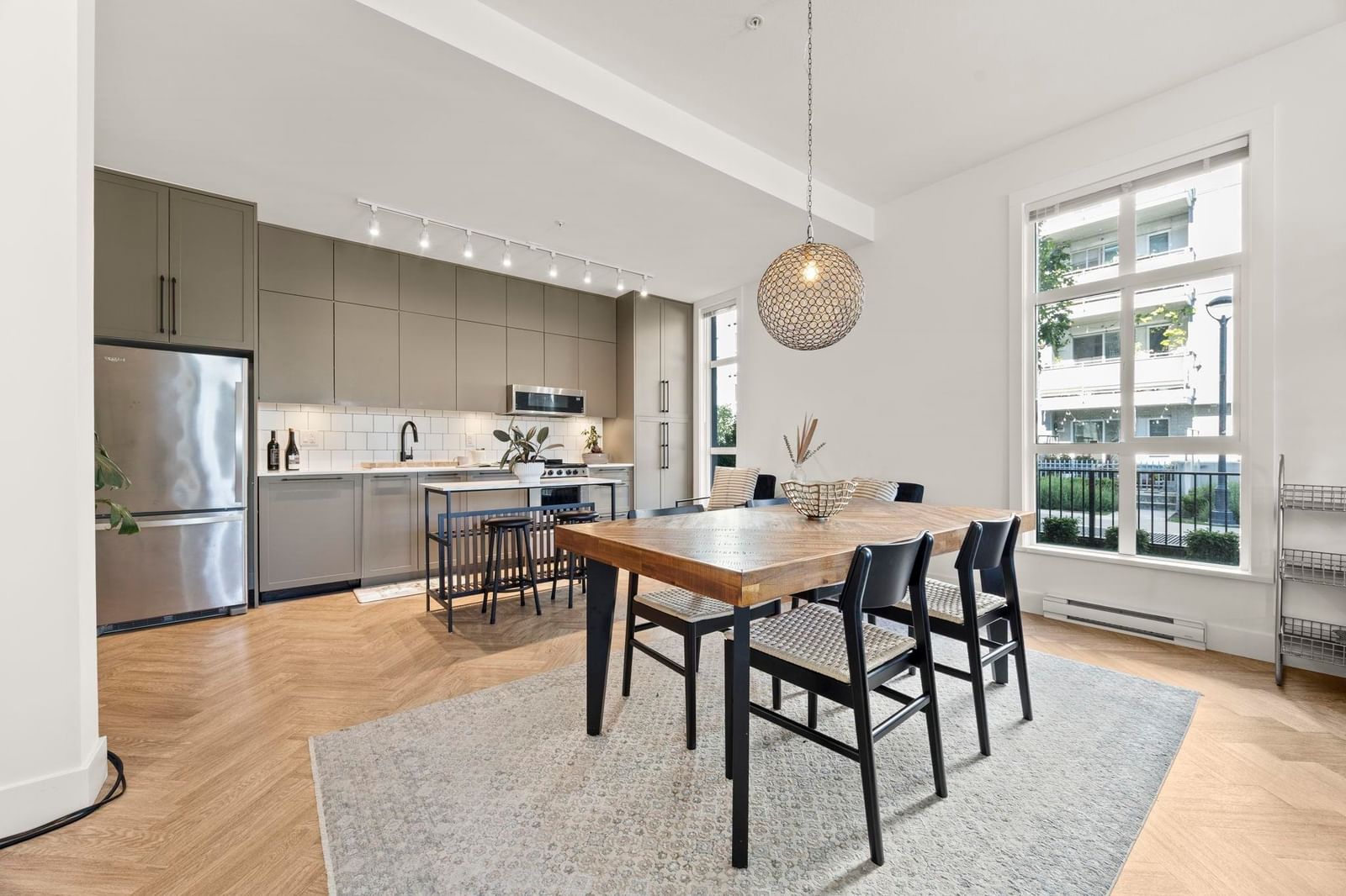 Listing Image 10