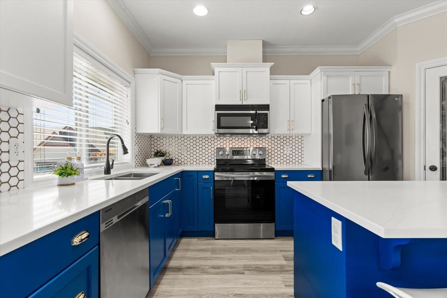 Listing Image 11
