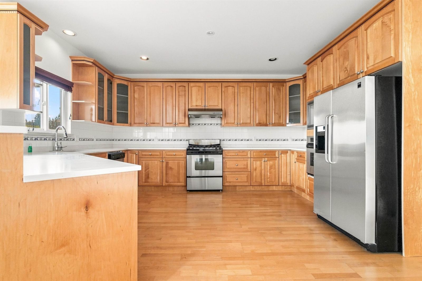 Listing Image 12