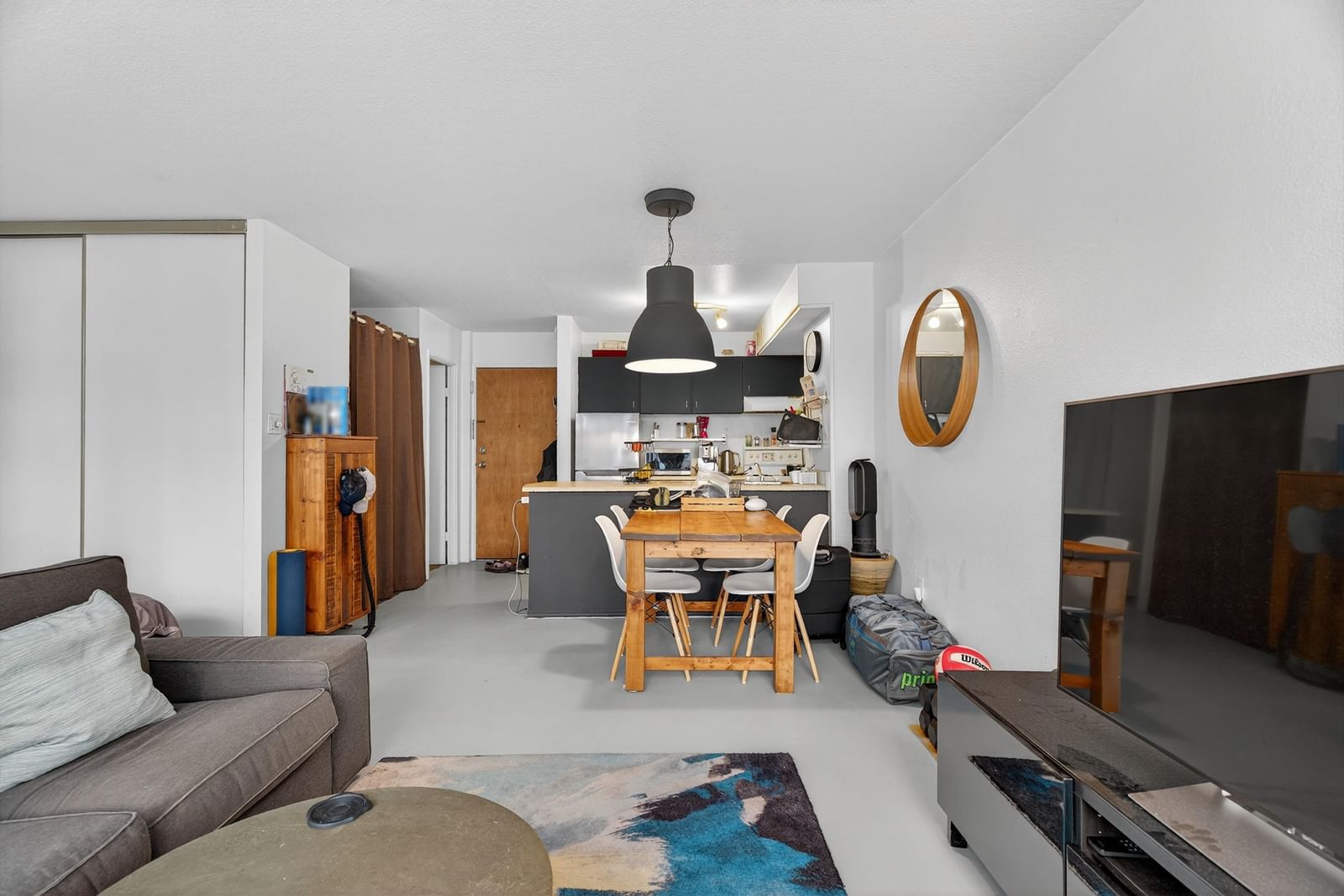Listing Image 5