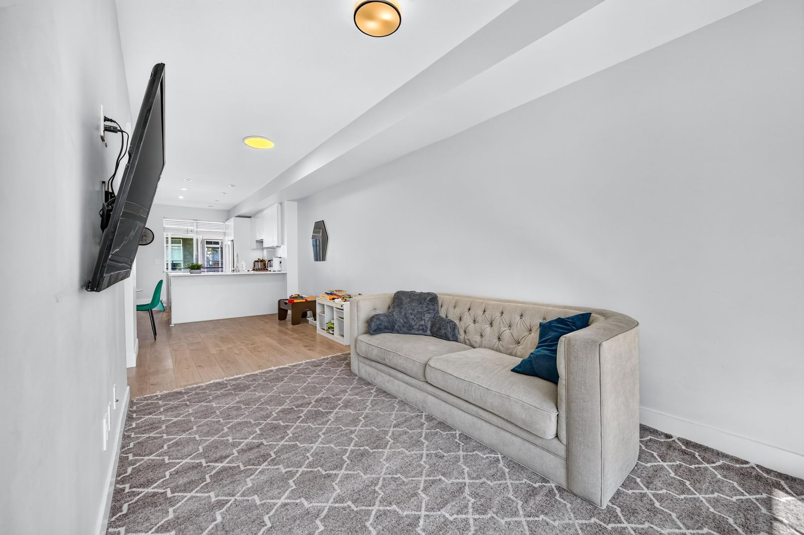 Listing Image 8