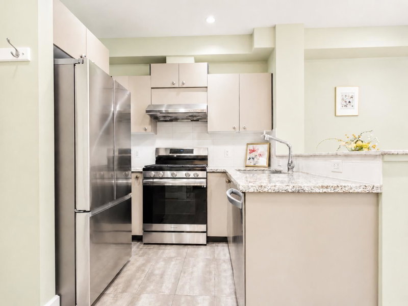 304 - 6611 Eckersley Road