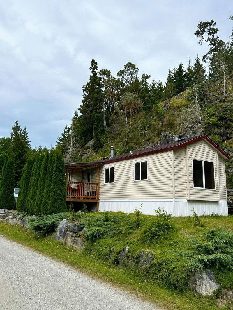 15 - 7668 Sunshine Coast Highway