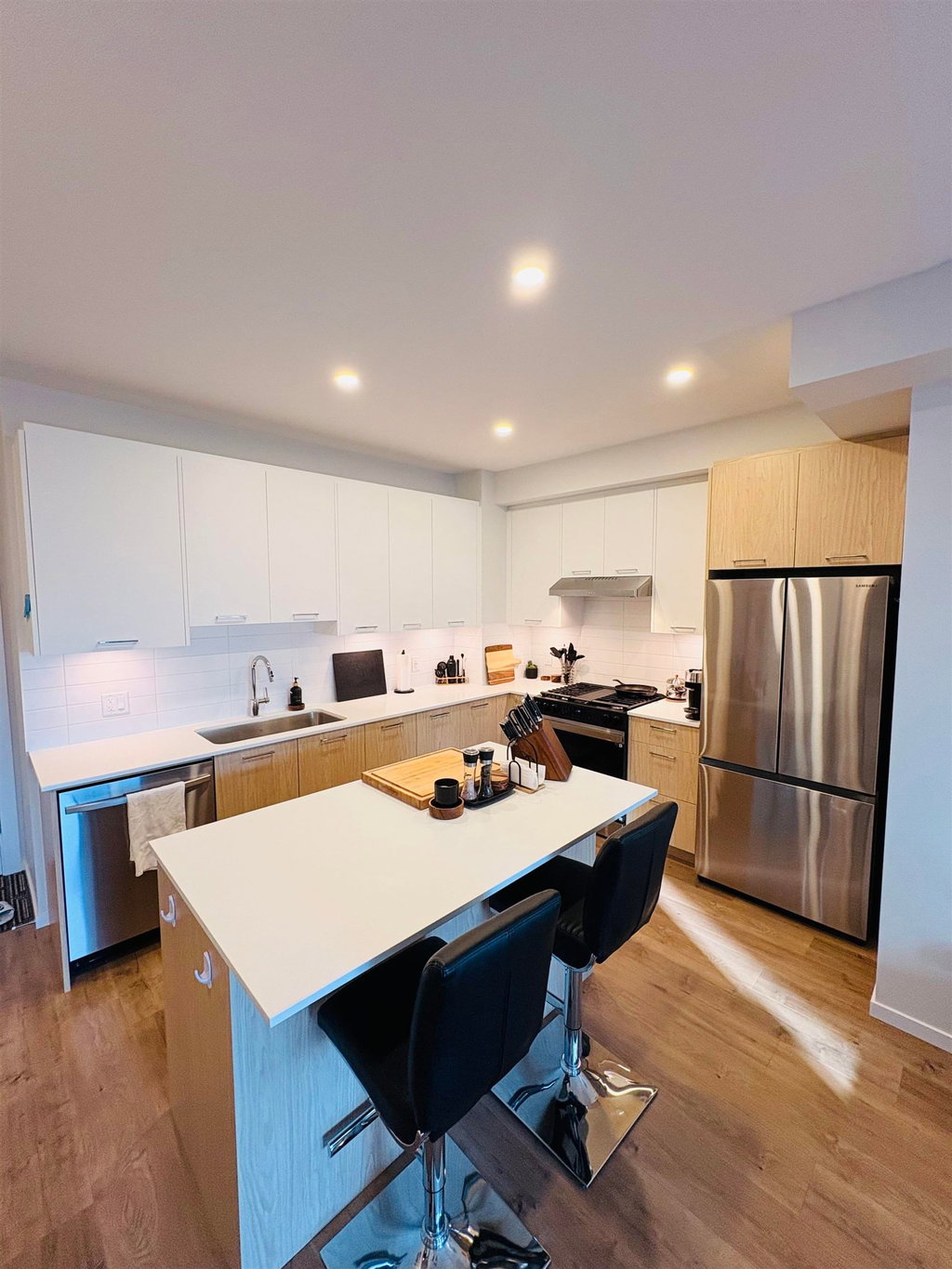 5th floor - 3319 148 Street 2