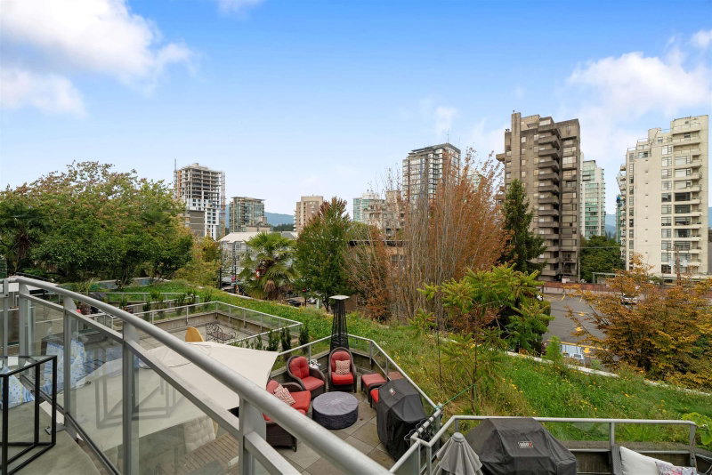 306 - 1688 Robson Street