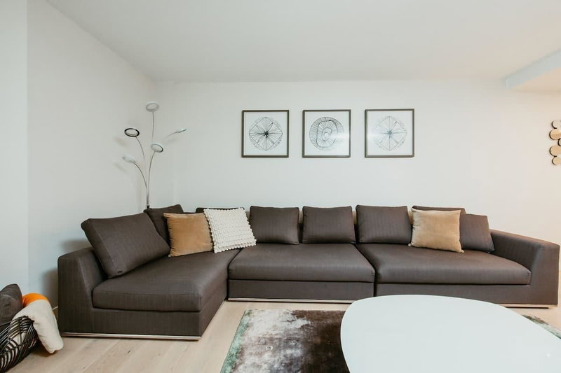 407 - 1455 Robson Street