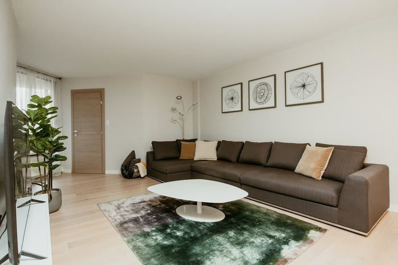407 - 1455 Robson Street
