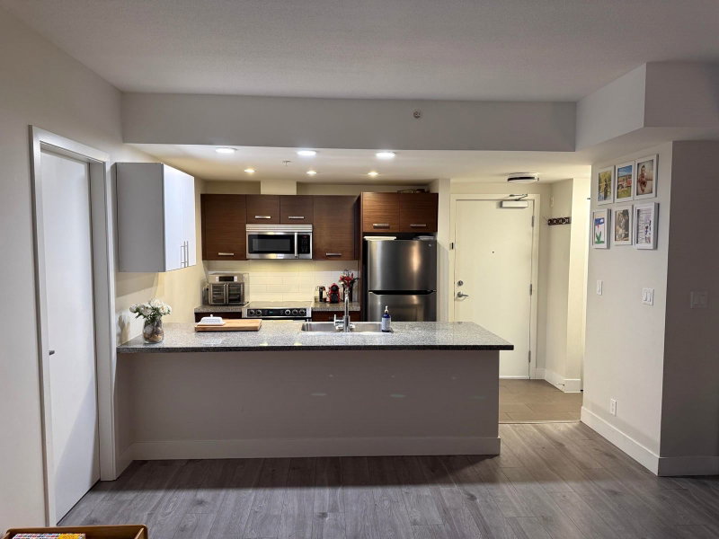 207 - 2957 Glen Drive