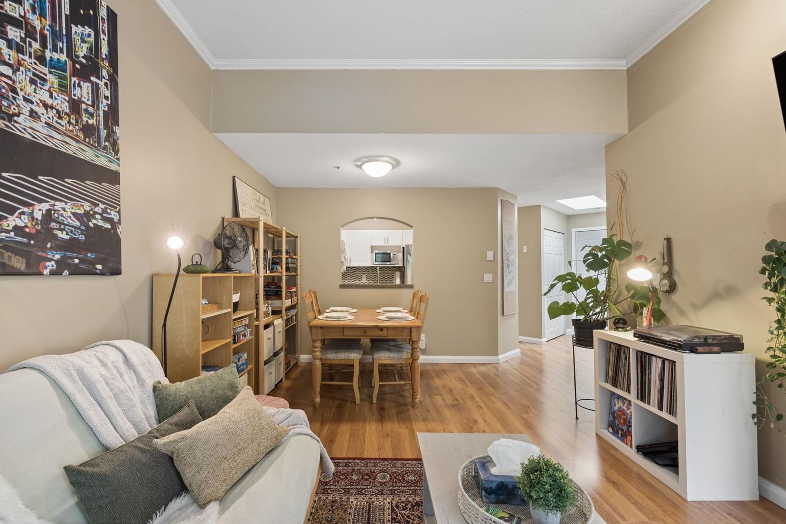 Listing Image 10