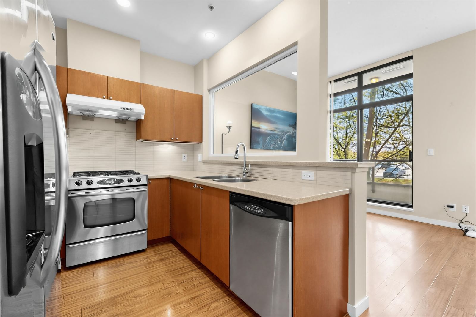 Listing Image 5