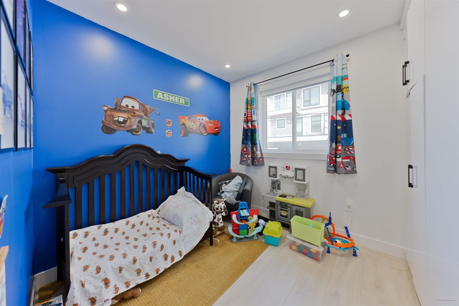 Listing Image 5