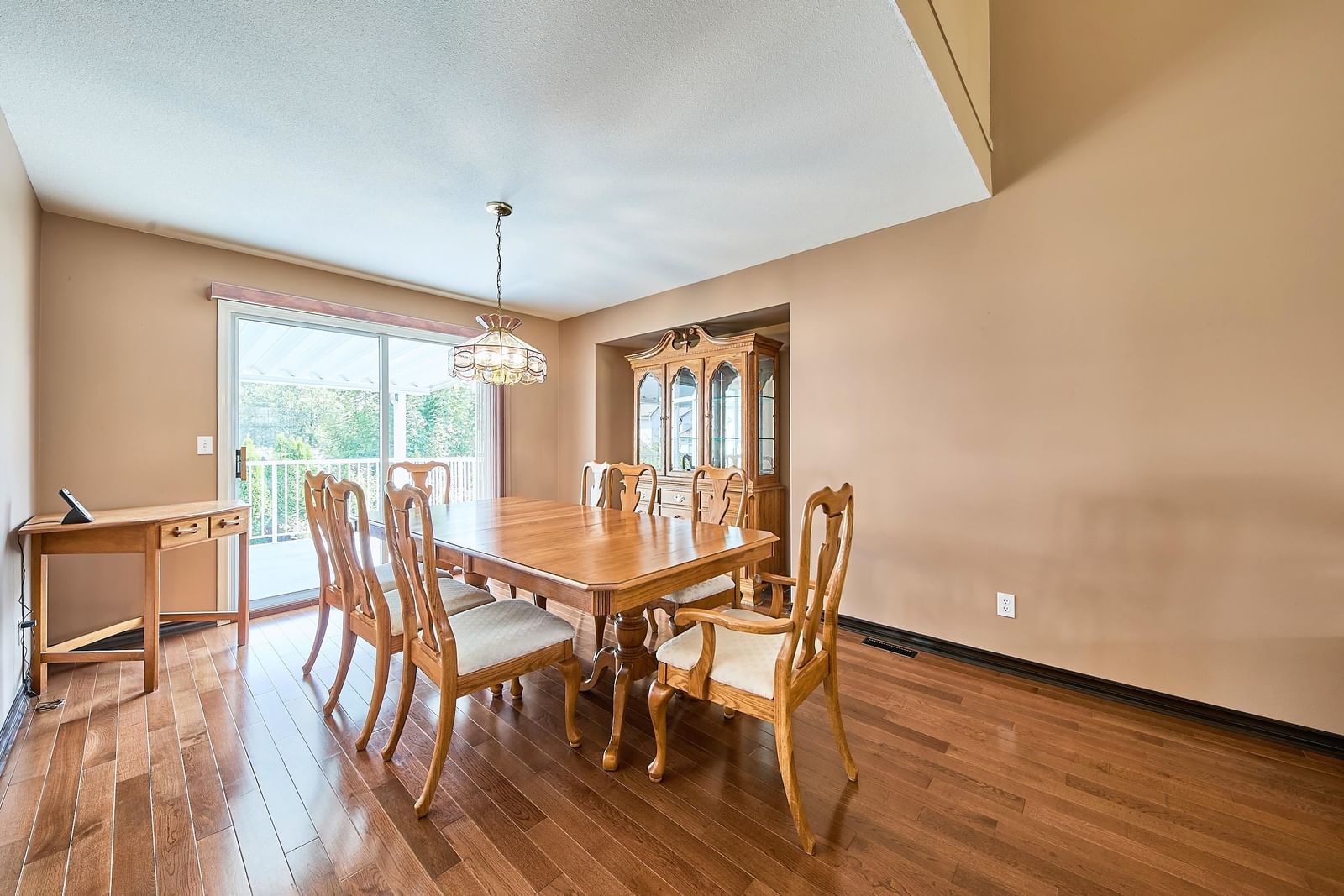 Listing Image 10