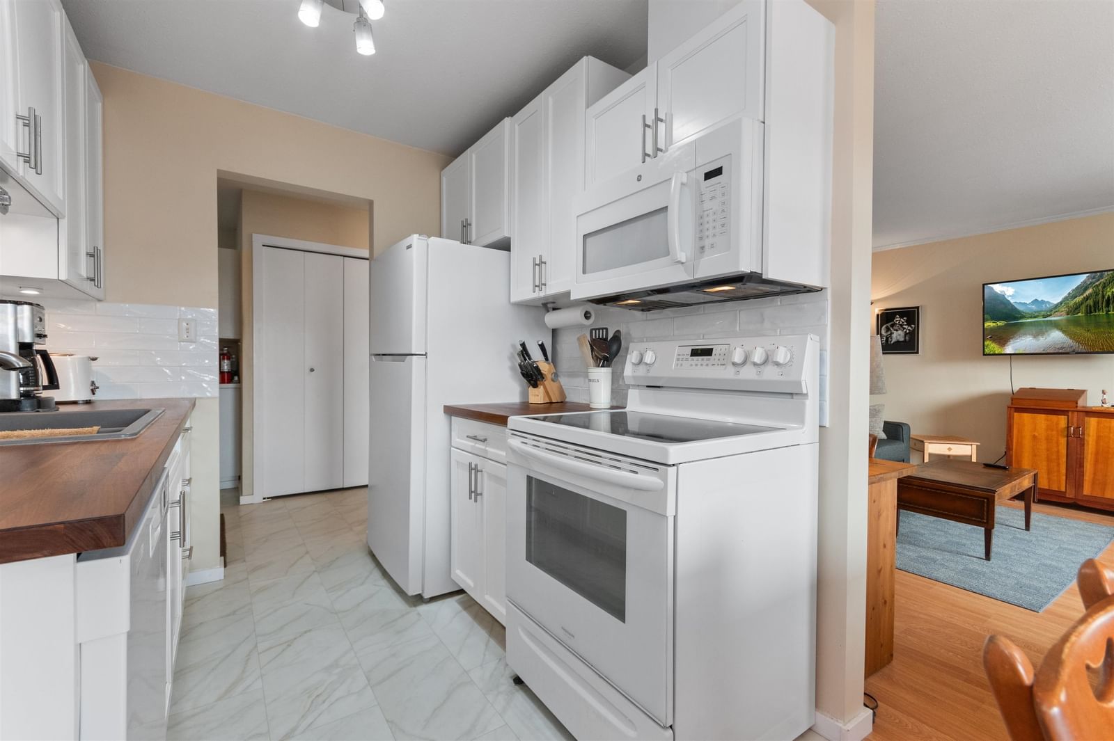 Listing Image 8