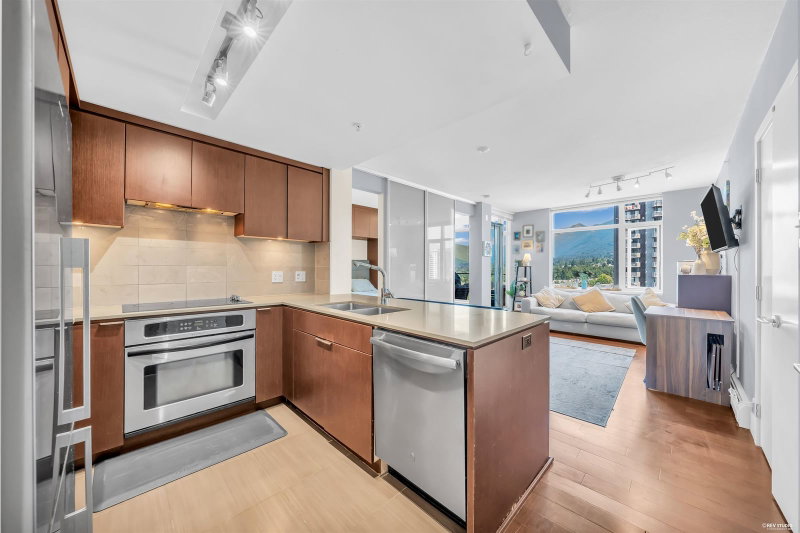 1301 - 158 13th Street W
