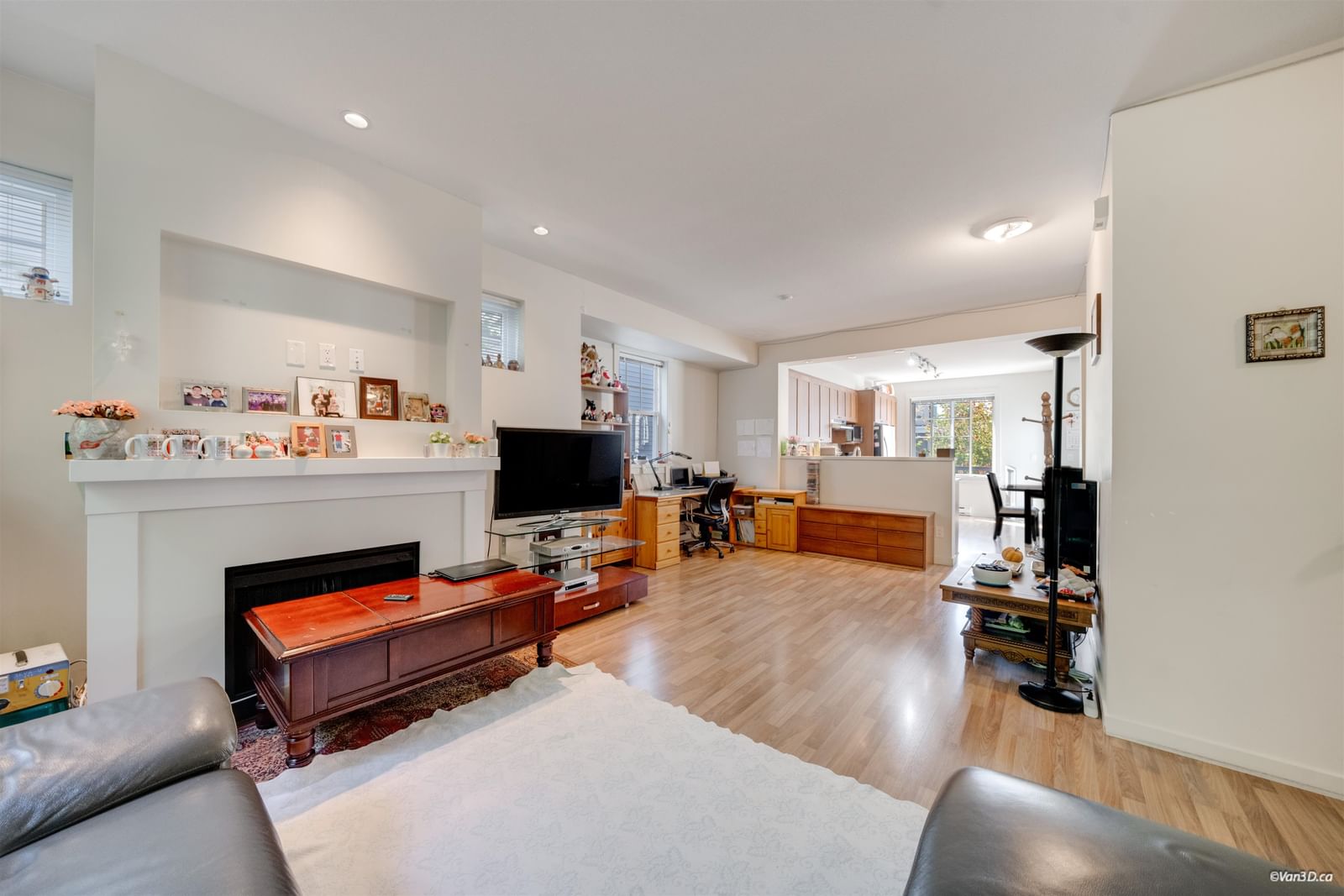 Listing Image 4