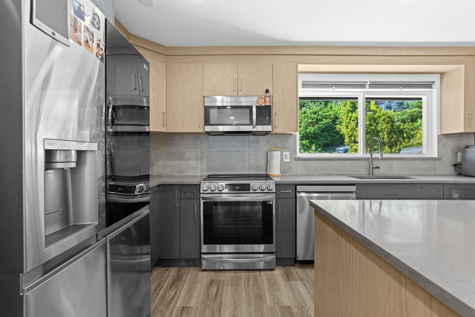 Listing Image 12