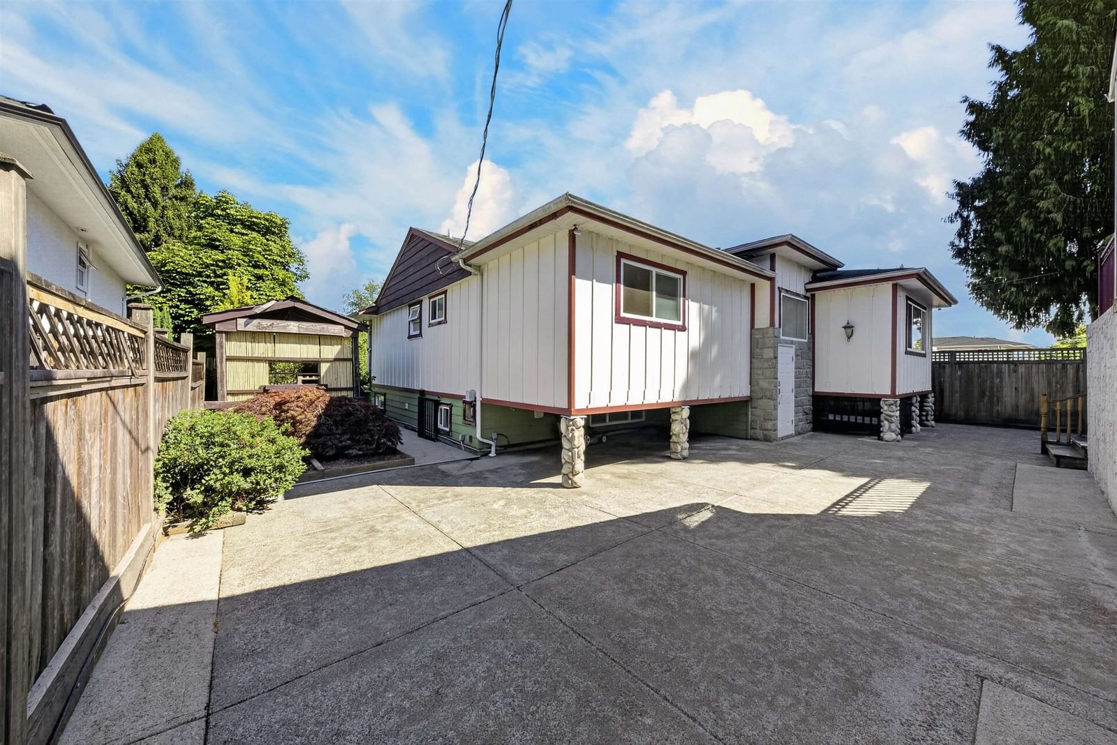 Listing Image 6