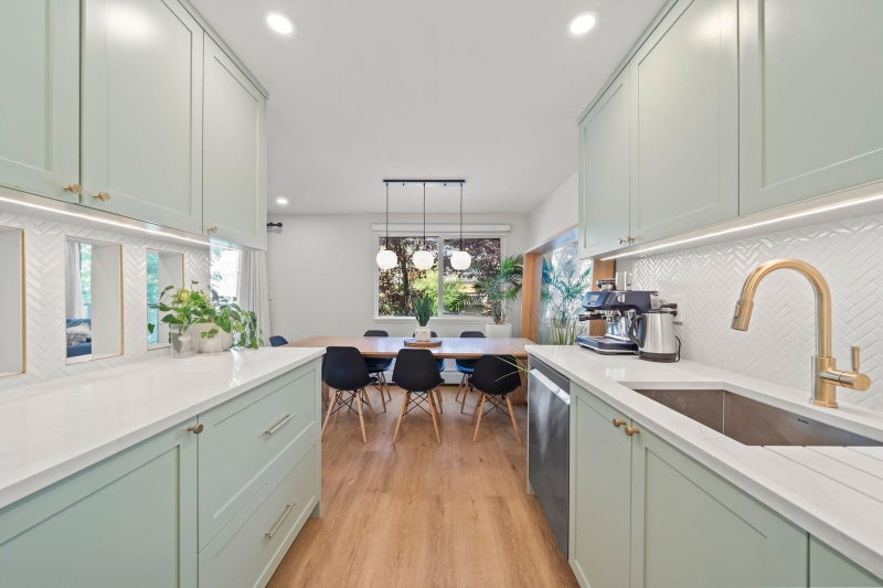 206 - 327 2nd Street W