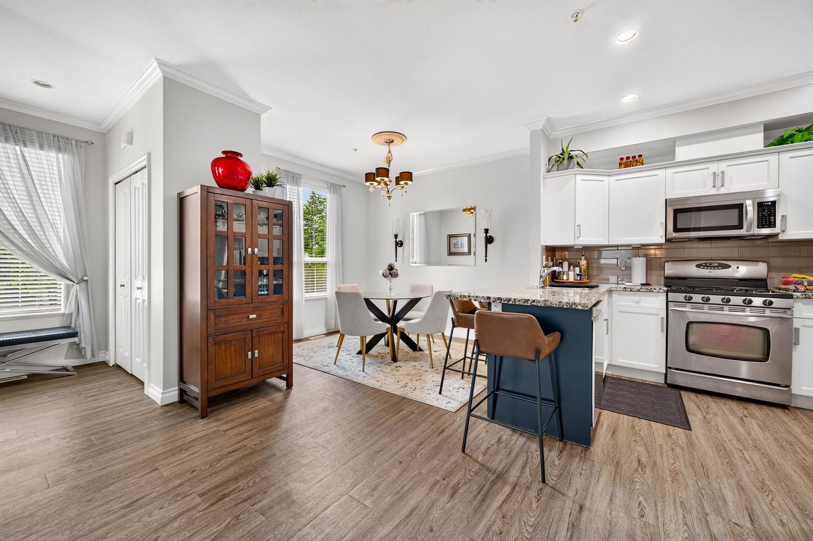 Listing Image 19