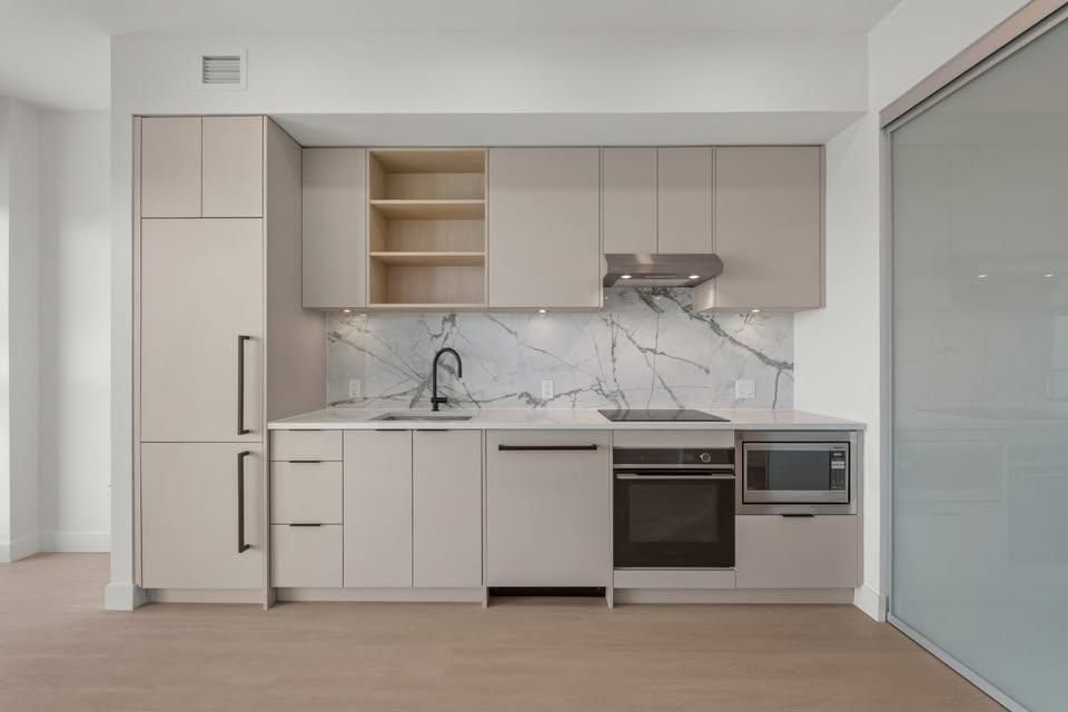 655 - 422 3rd Street E 4