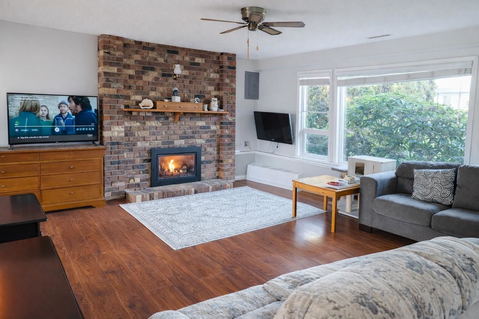 Listing Image 5