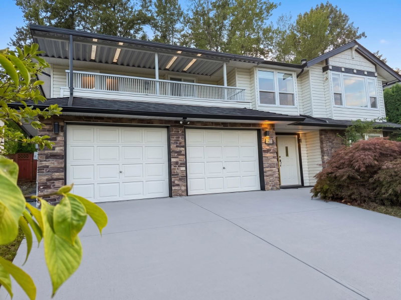 11411 Wellington Crescent