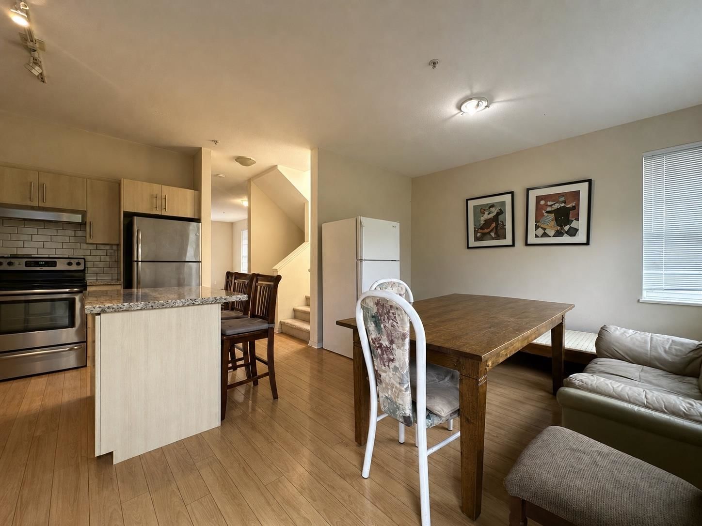 Listing Image 12