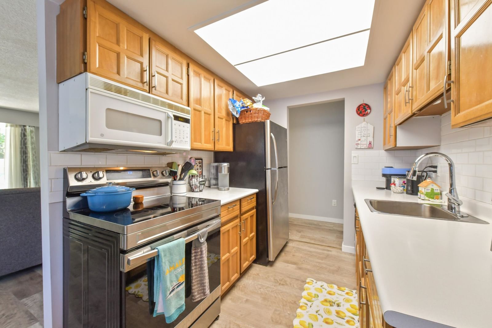 Listing Image 11