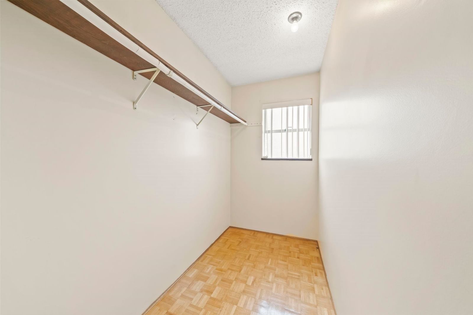 Listing Image 30