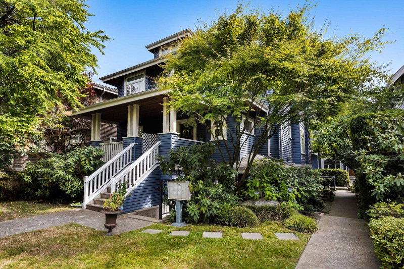 158 14th Avenue W