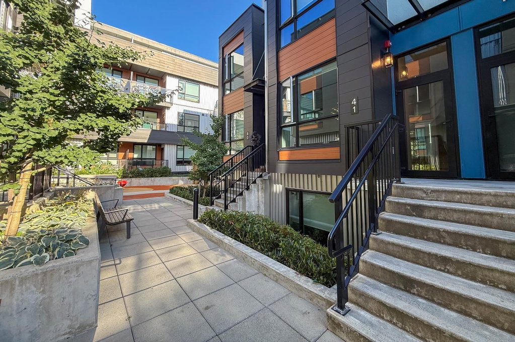 G34 - 2050 20 Avenue E 2