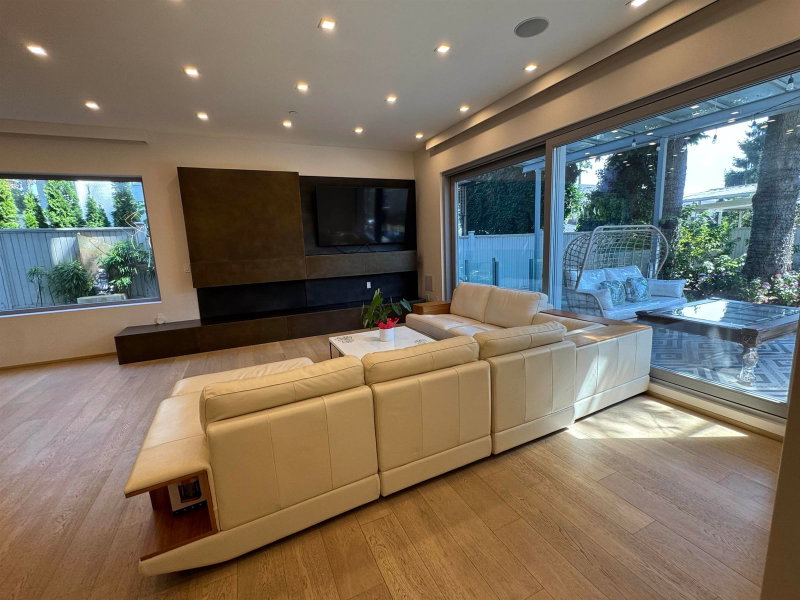 1076 Park Drive