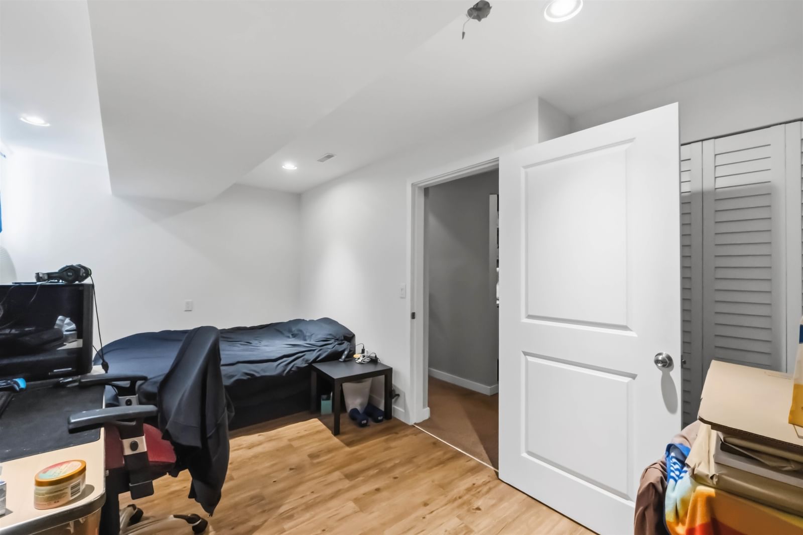 Listing Image 17
