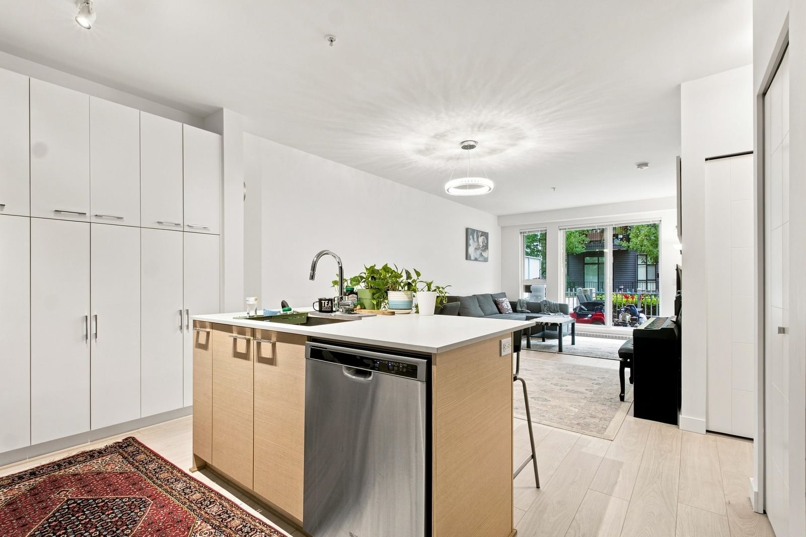 Listing Image 11