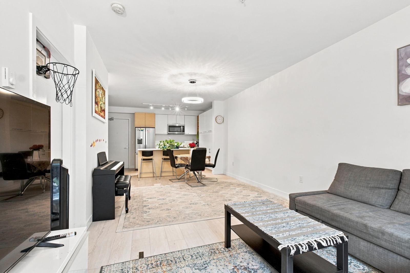 Listing Image 6