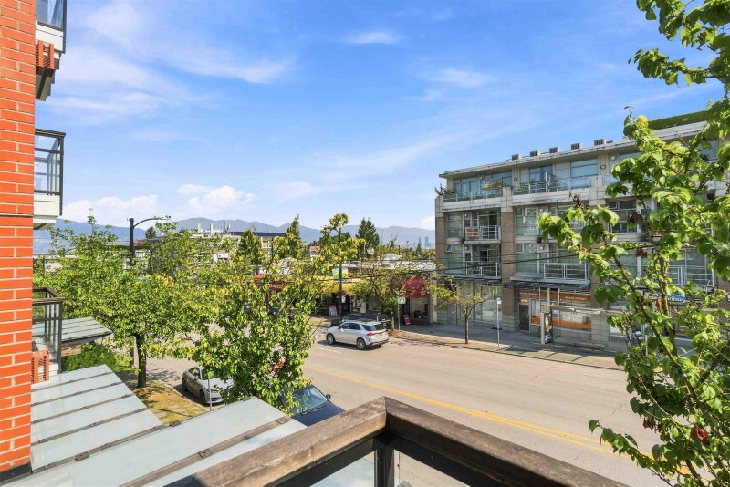202 - 3611 18th Avenue W