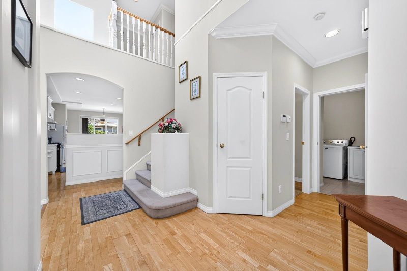 6215 Dunsmuir Crescent