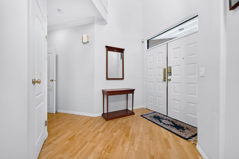 6215 Dunsmuir Crescent