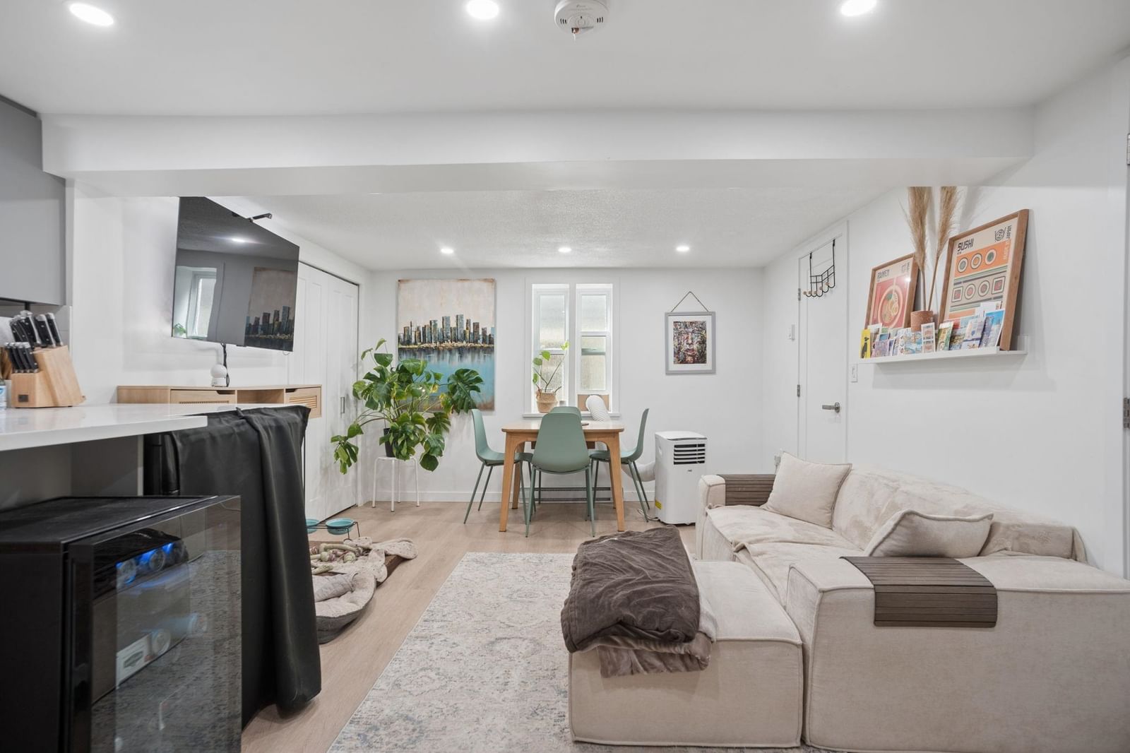 Listing Image 11