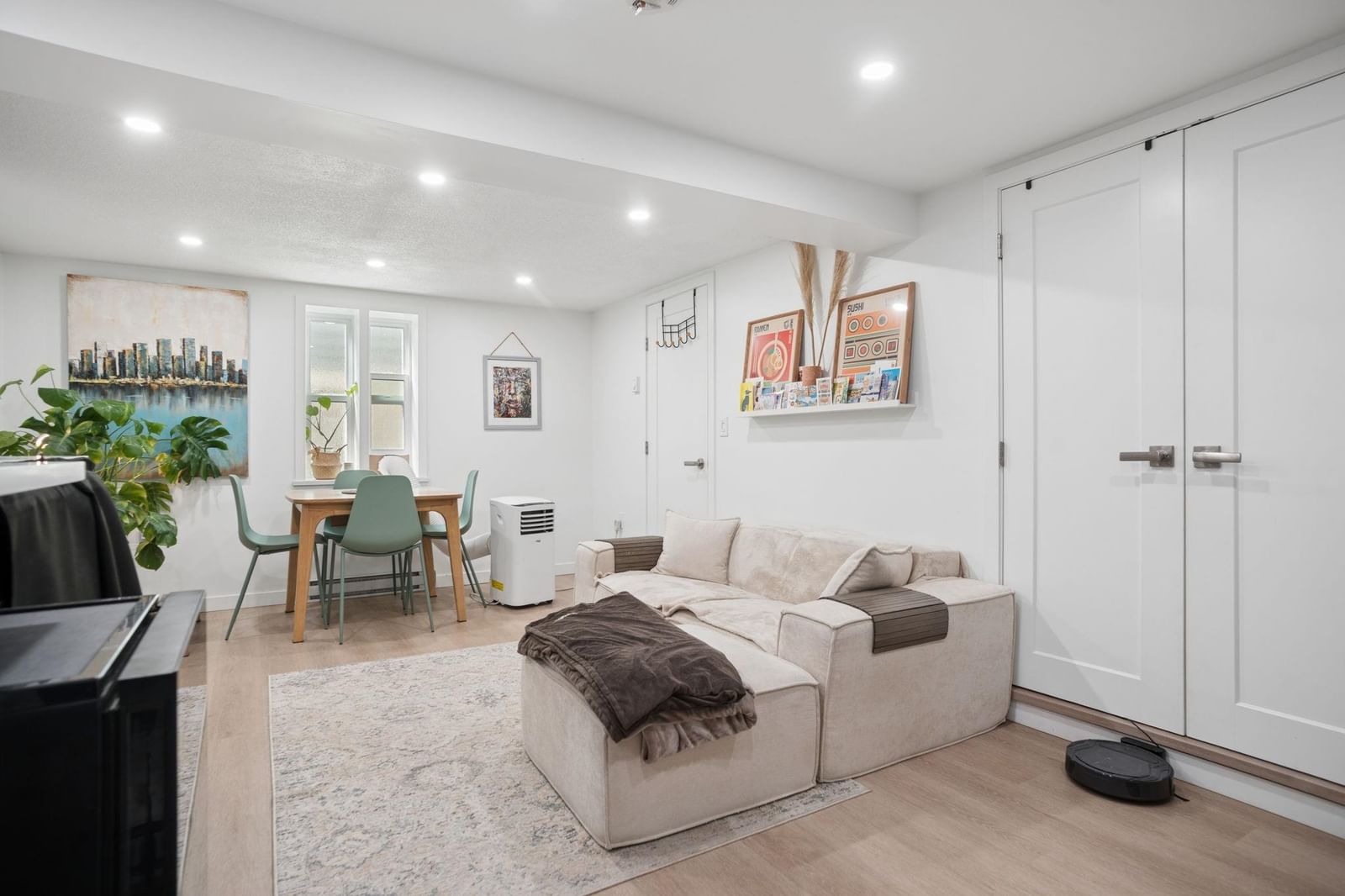 Listing Image 12