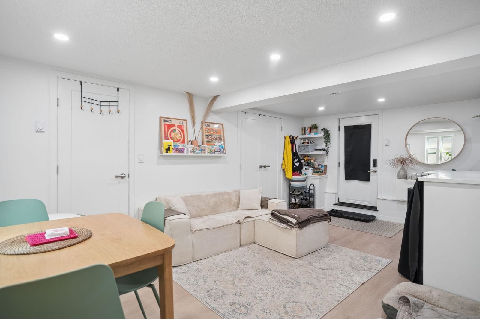 Listing Image 14