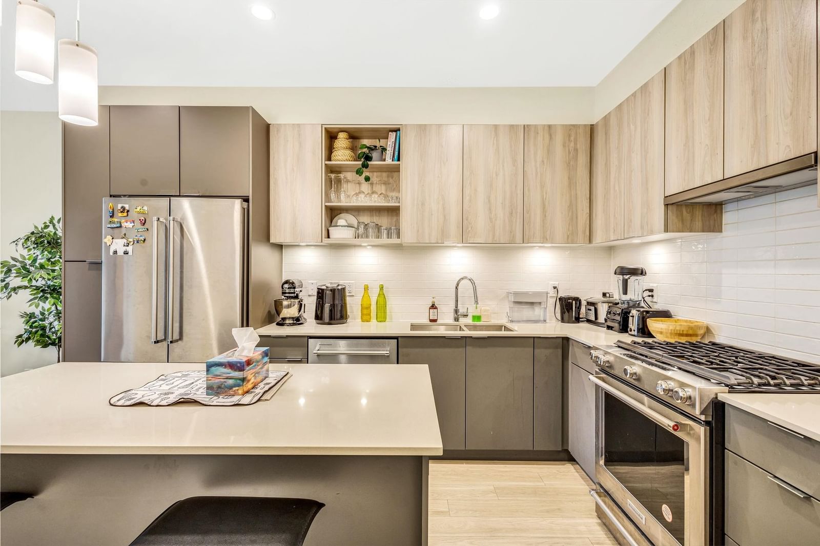 Listing Image 11