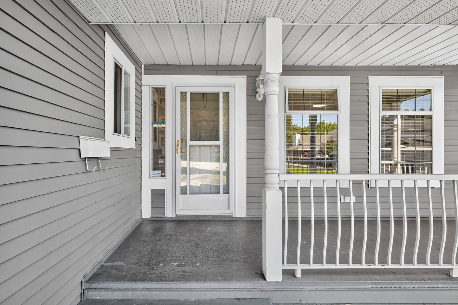 Listing Image 4