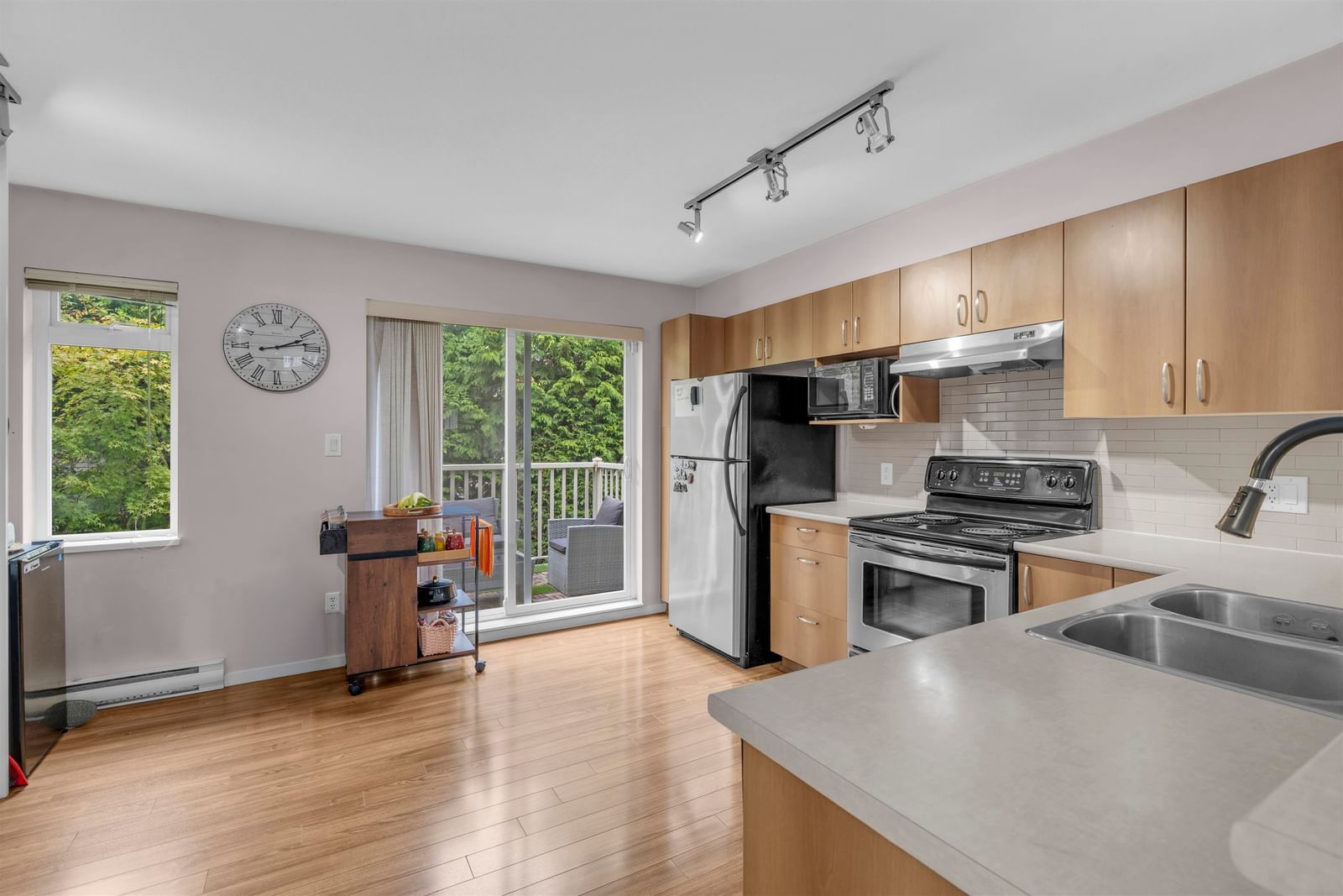Listing Image 8