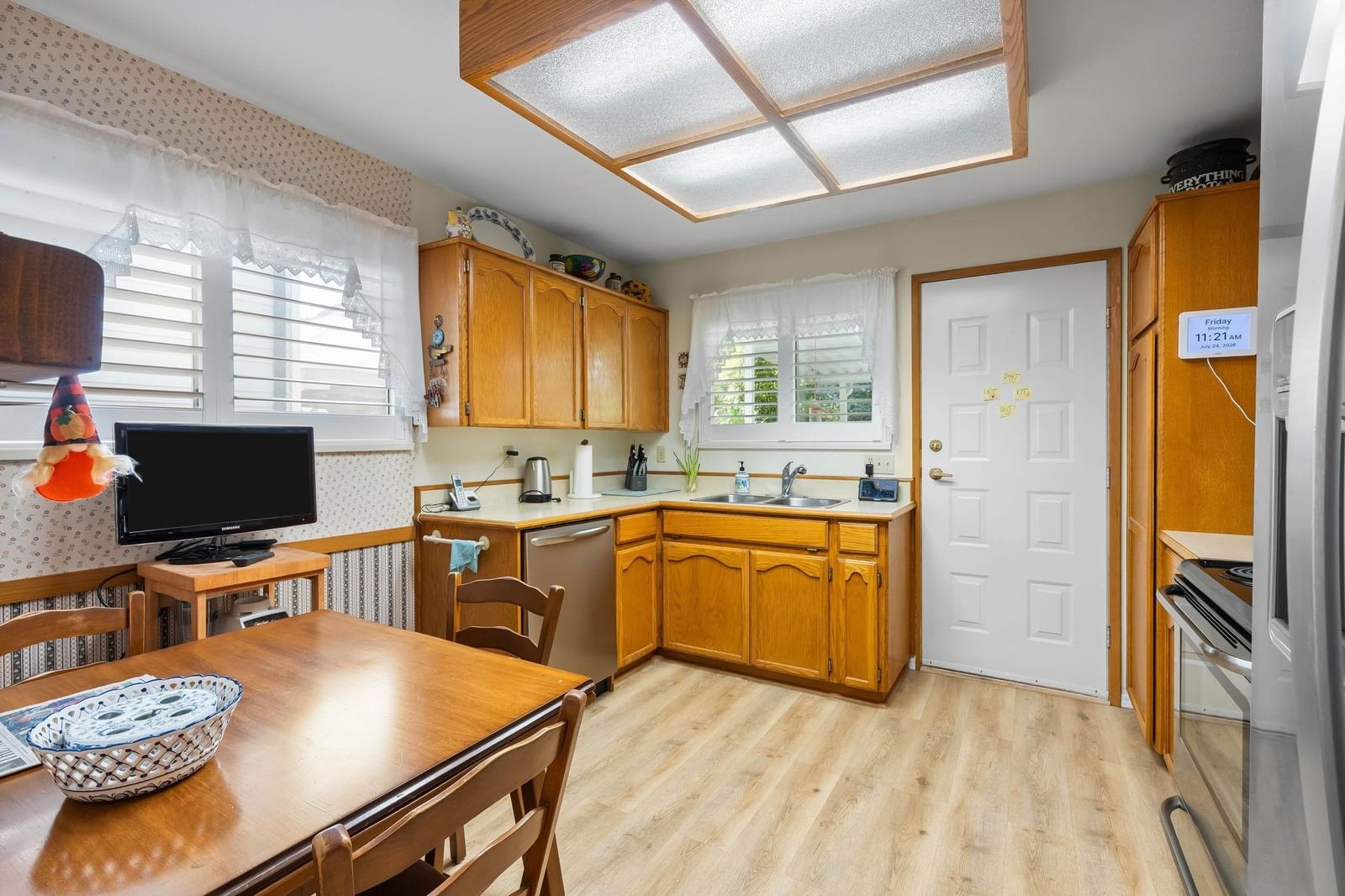 Listing Image 10